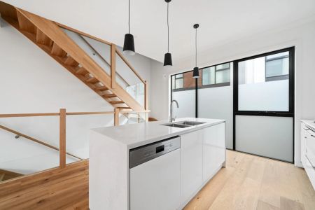 Stunning, brand new, CBD fringe - Photo 5