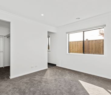 Perfect Blend of Modern Living & Family Comfort! - Photo 3