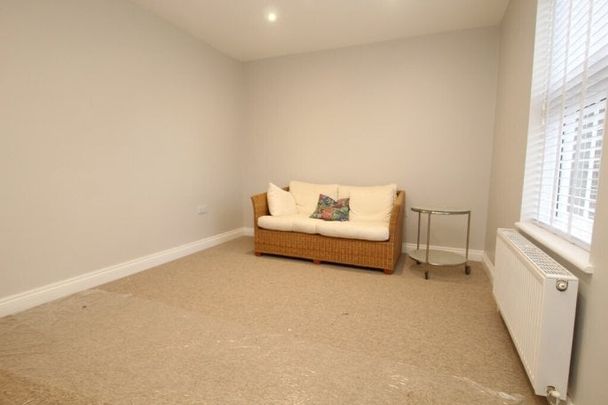 Ross Street, Cambridge £3,250 pcm ⓘ The monthly or weekly payment required by the landlord. Read our glossary page , 4 bedrooms, semi-detached house, to let * Tenant info - Photo 1