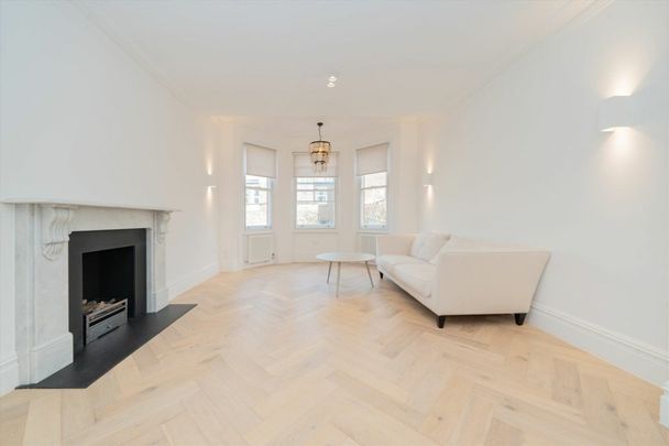 Warwick Road, SW5, London - Photo 1