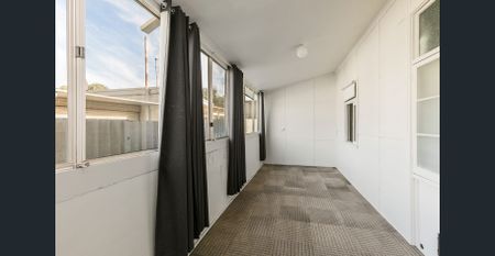 Beachside living - Photo 2