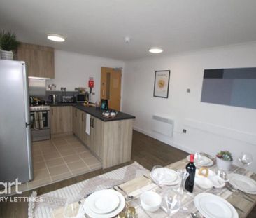 1 bedroom in a flat share to rent - Photo 2