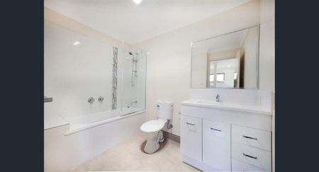 3 BEDROOM AIR CONDITION TOWN HOUSE - Photo 4