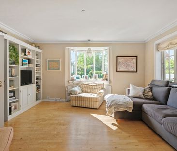 Lys og indbydende villa i tre plan på rolig adresse: Masser af sjæl... - Photo 1