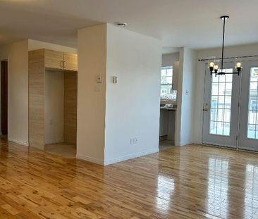 Superbe 4 1/2 Boul du Mi-Vallon fraîchement rénové - Photo 2