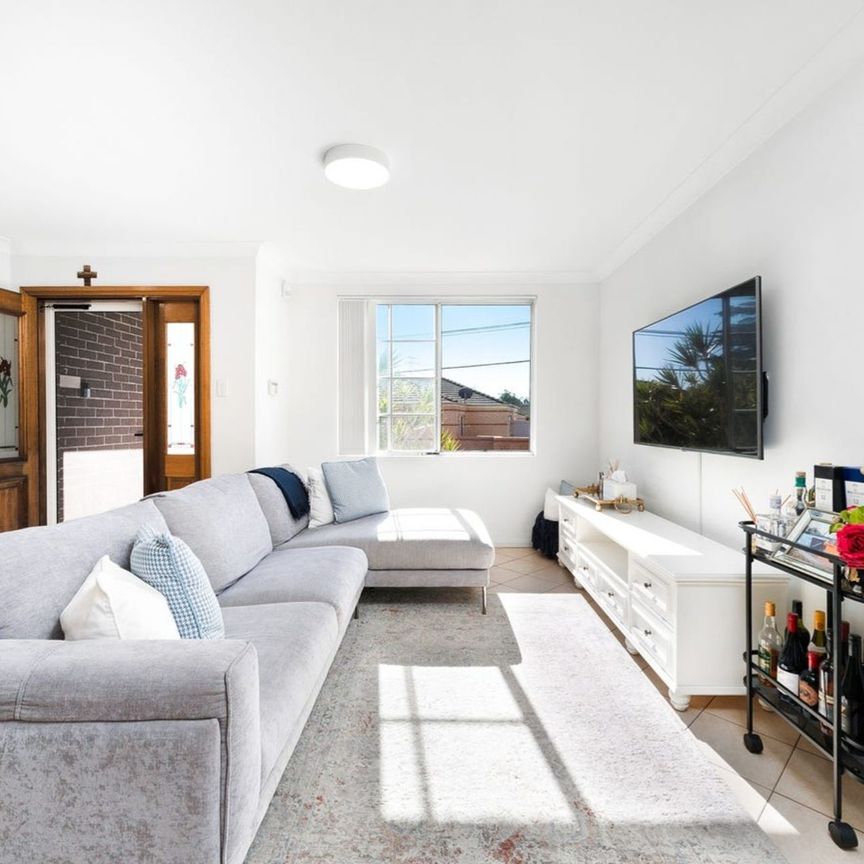 Stylish North-Facing Townhouse in Boutique Croydon Complex - Photo 1