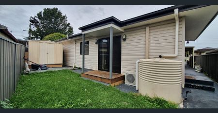 Spacious 3 Bedroom Granny Flat in Seven Hills !!! - Photo 2