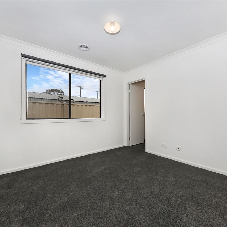 3/10 Burden Street, Springvale - Photo 1