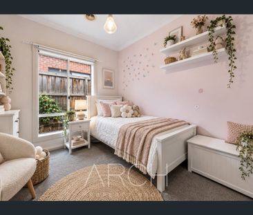 LIVE IN STYLE & COMFORT! - Photo 5