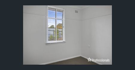 Fully Refurbished Two Bedroom Home - Photo 3