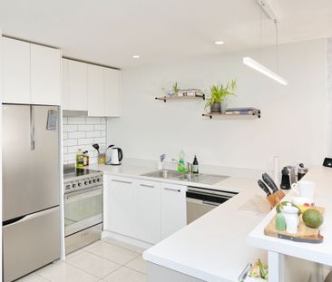Fully Furnished Jewel in Prime City Location - Photo 3