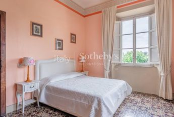 Villa ottocentesca con piscina nelle colline lucchesi