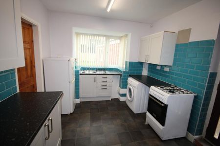 3 bedroom semi-detached house to rent - Photo 5