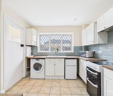 3 bedroom semi-detached house to rent - Photo 6