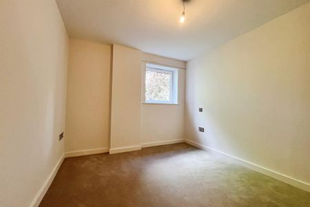 3 bedroom flat to rent - Photo 2