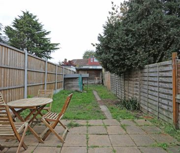 Price £1,850 pcm - Available Now - Furnished / Unfurnished - Photo 1