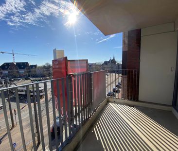 Ruim twee-slaapkamer appartement met zonnig terras - Photo 2