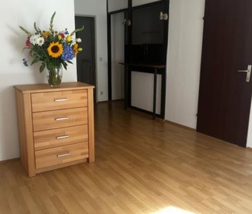 HIT! GÜNSTIG,FREUNDLICH, BEQUEME 2 ZIMMER WOHNUNG IM ZENTRUM ! - Photo 4