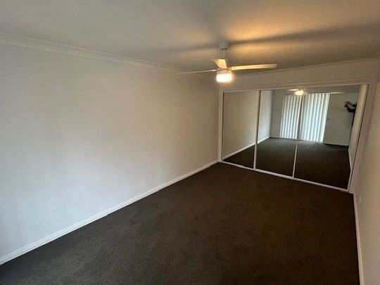 Moorebank - Photo 1