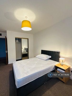 3 bedroom flat to rent - Photo 1