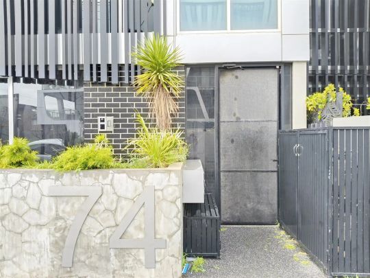 8/74 Nott St, Port Melbourne VIC 3207 - Photo 1