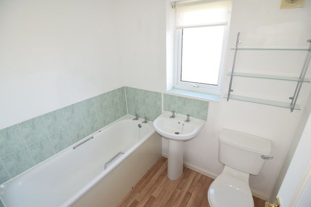 To Let 3 Bed Semi-Detached House - Photo 1