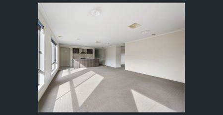 Charming Family Home in Killara Awaits! - Photo 2