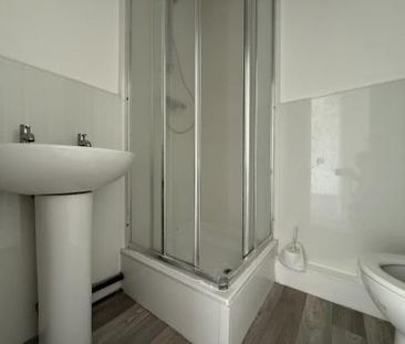 1 bedroom Flat To Let - Photo 3