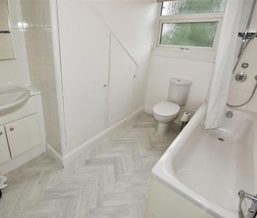 1 bedroom in a house share to rent - Photo 6