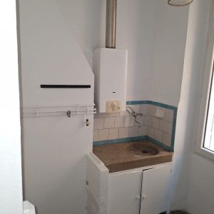 Appartement 1 pièces 29m2 MARSEILLE 1ER 373 euros - Photo 2