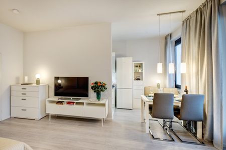 Partly renovated and quiet, in Lehel near Isar river - Photo 2