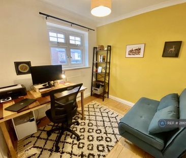 3 bedroom semi-detached house to rent - Photo 5