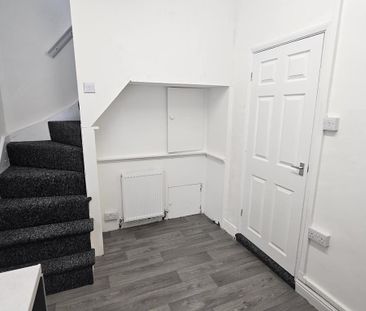 2 bedroom end of terrace house to rent - Photo 1