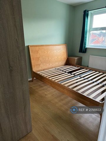 3 bedroom semi-detached house to rent - Photo 3