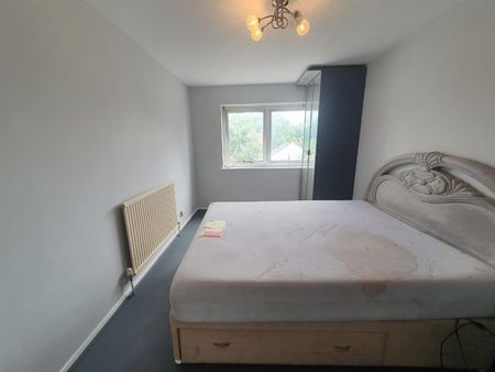 Mandeville Road, Enfield EN3, London - Photo 2