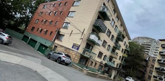 À louer 1400$ – 4 ½ au 2715 Place Darlington, Côte-des-Neiges - Photo 2