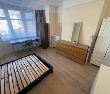 5 Bed Semi-Detached House, Berkshire Gardens, N13 - Photo 6