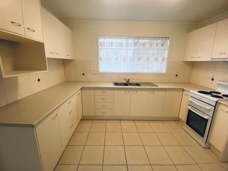 Cozy Unit - Hop Skip & Jump to Clontarf Waterfront - Photo 5