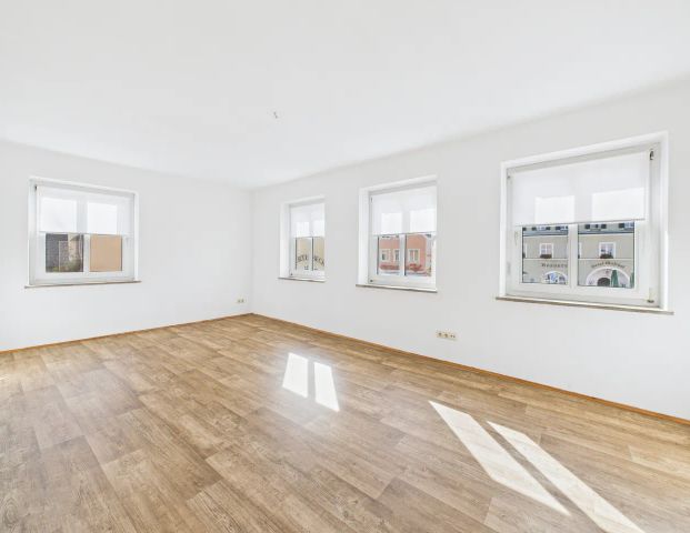 Geräumige 2-Zimmer-Wohnung in älterem Gebäude inmitten des Marktes Kösching, direkt am Marktplatz! - Foto 1