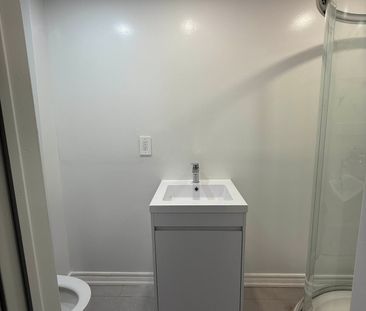 For Lease - 4327 Burnaby Court, Mississauga, Ontario - Photo 3