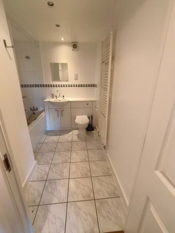 2 Bed Flat, Stirling House, RG1 - Photo 2