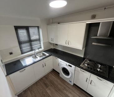 3 bedroom semi-detached house to rent - Photo 4