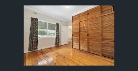 *** Large Home ~ 3 Bdrm ~ 2 Bath ~ 2 Lounge PLUS Ducted Heating and Split System Cooling Large Gardens and Walk to Everything - Photo 4