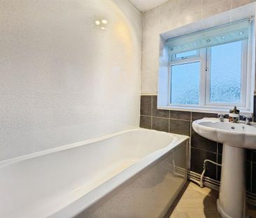 3 bedroom end of terrace house to rent - Photo 5