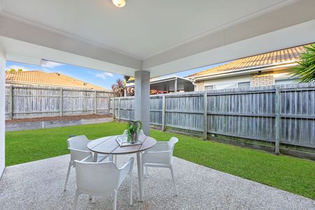 MODERN NORTH LAKES 4 BEDROOM HOME - Photo 3