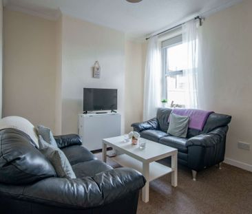 Modern three bed property - Photo 1