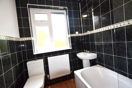 2 bedroom ground floor maisonette to rent - Photo 5