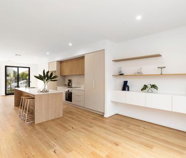 Find privacy: where modern design meets low-maintenance living - Photo 3