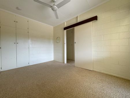 CHARMING UNIT IN GREAT LOCATION!! - Photo 3