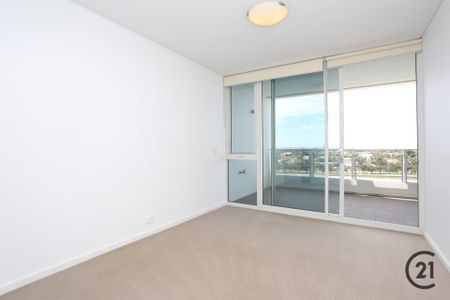 Luxury Waterfront Apartment – 10th Floor - Photo 3